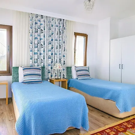 Alanya Sleeps 4 Pool Air Con Wifi 别墅